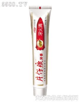 片仔癀优效深养牙膏 守护口腔健康，传承中药智慧
